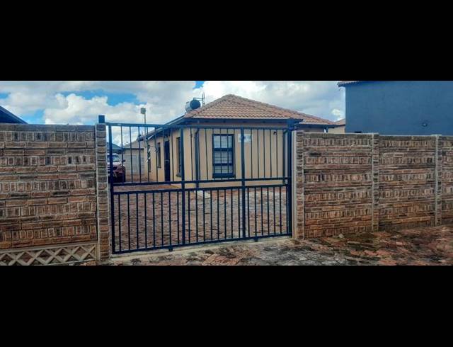 3 BEDROOM HOUSE FOR SALE IN PROTEA GLEN